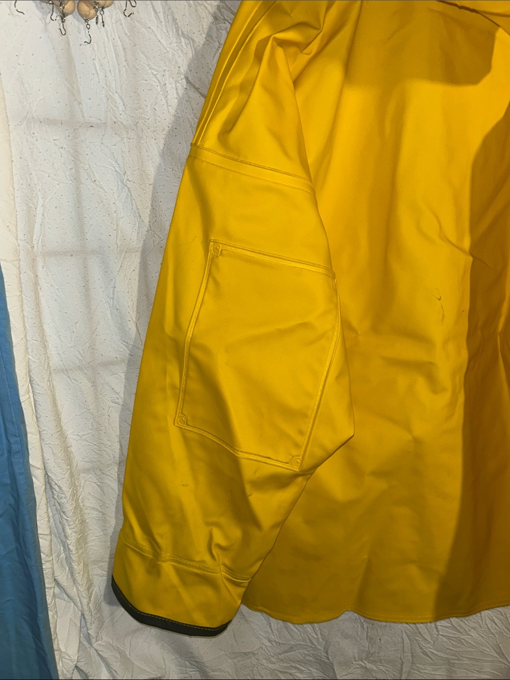 Carhartt Bright Yellow Hooded Waterproof Work Raincoat size medium. NWT - Picture 10 of 10